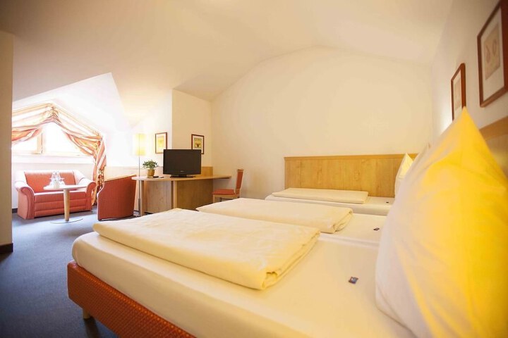 Room 4 of 46