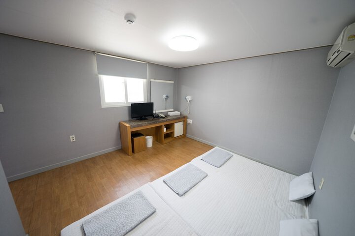 Room 16 of 62