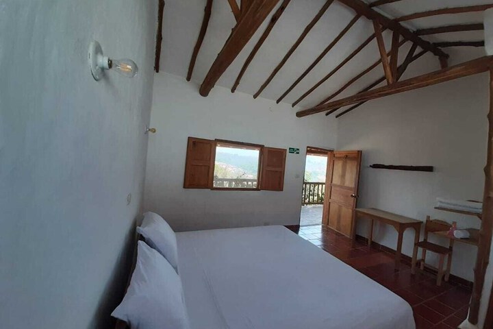 Room 2 of 8