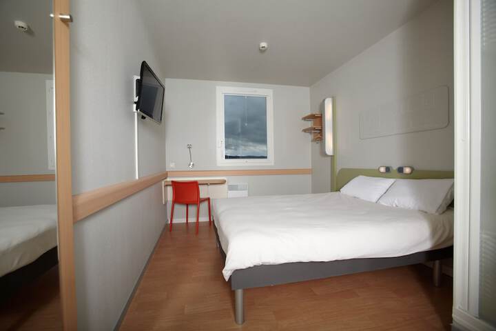 Room 10 of 18