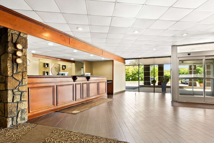Entrance & Lobby
