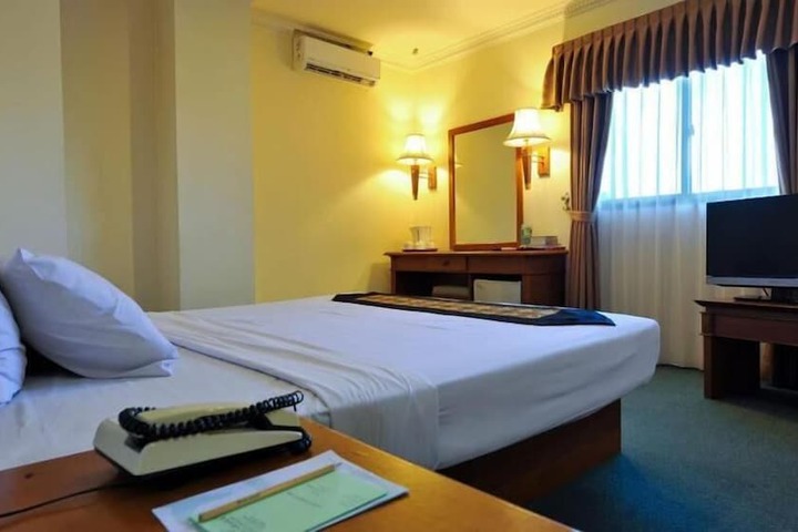 Room 11 of 35