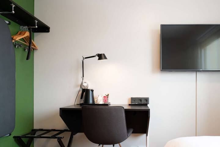 Room 27 of 71