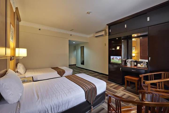 Room 12 of 48