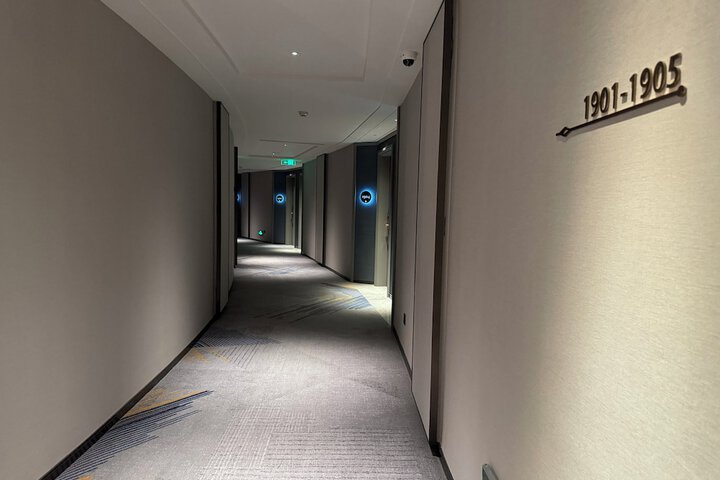 Room 33 of 111