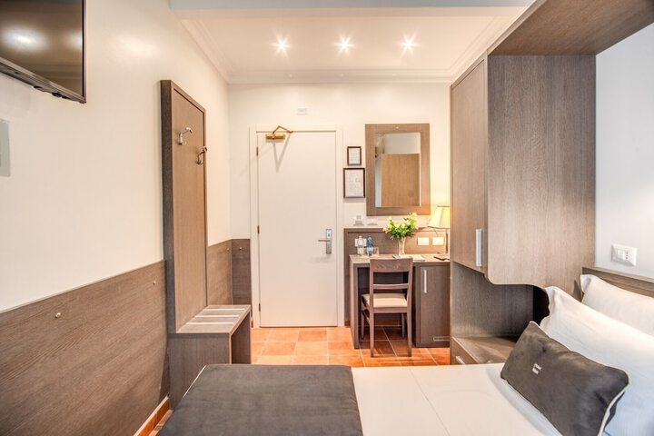 Room 15 of 30