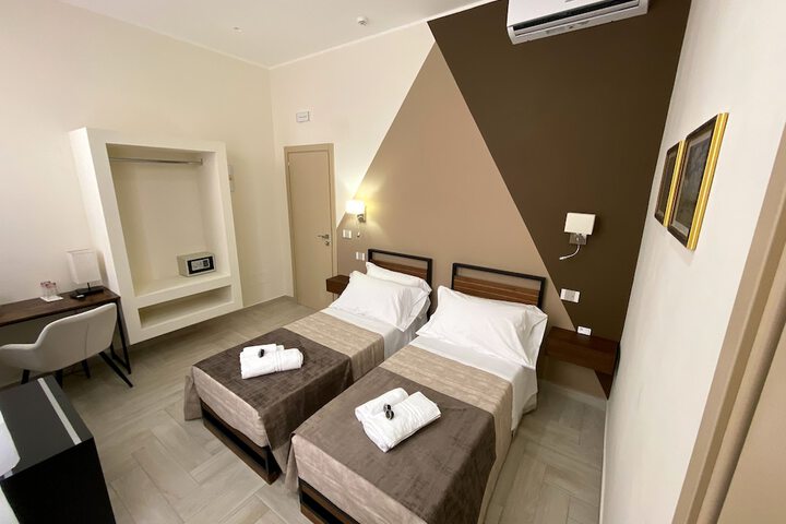 Room 4 of 30