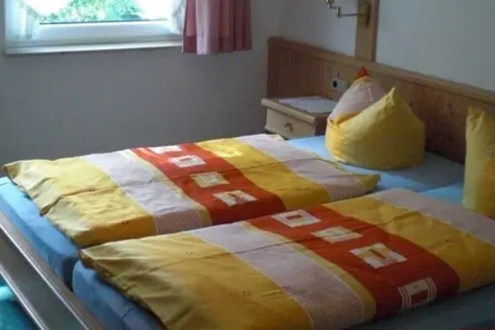 Room 4 of 5
