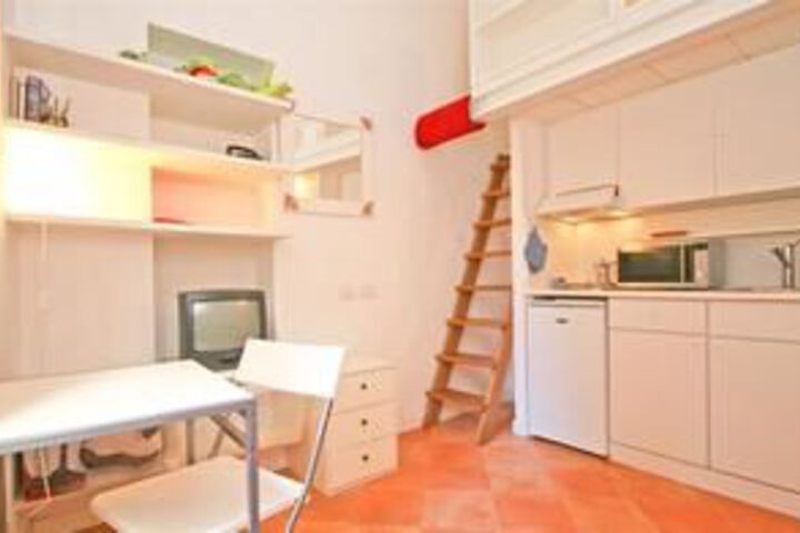 Room 9 of 15