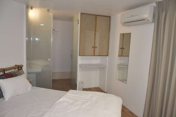 Room 4 of 28