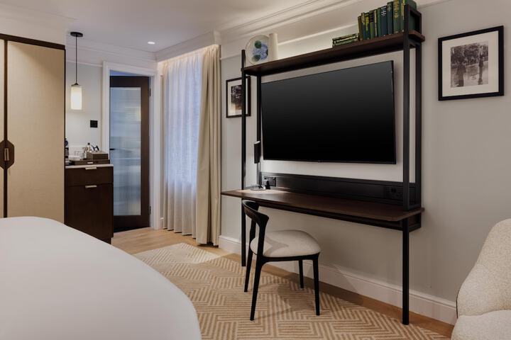 Room 62 of 170