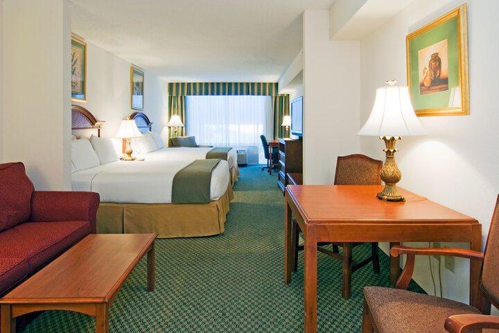 1 King Bed Suite (2 of 11)