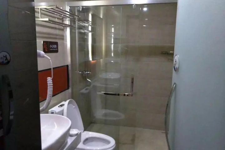 Room 7 of 14