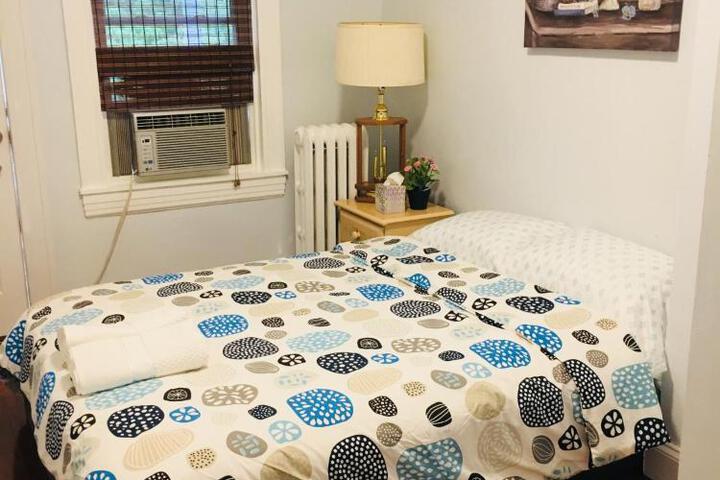 Image of Best Bedroom Next to JHU