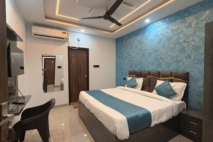 Room 3 of 42