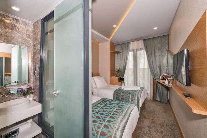 Room 37 of 61
