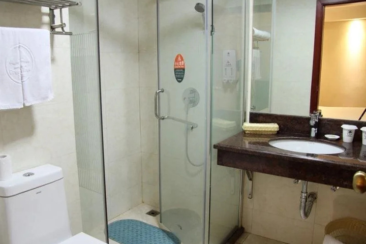 Room 9 of 18