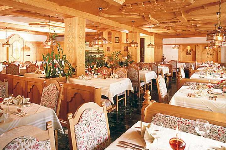 Dining 38 of 61