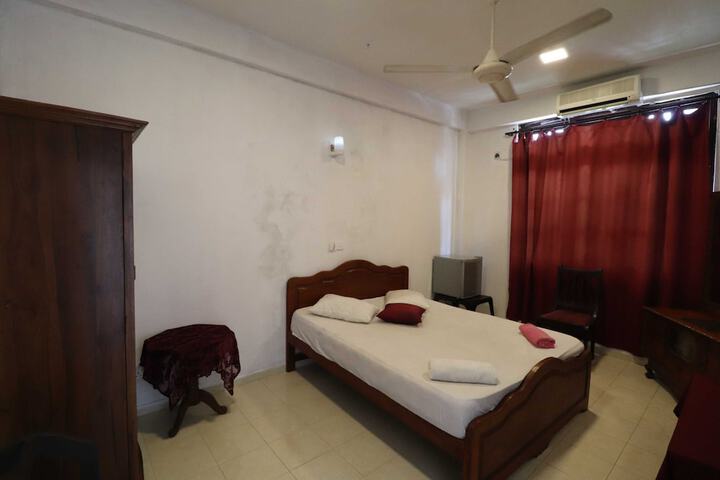 Room 2 of 6