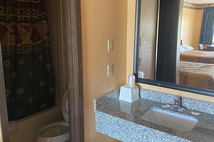 Room 10 of 26
