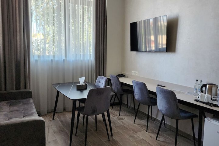Room 14 of 38