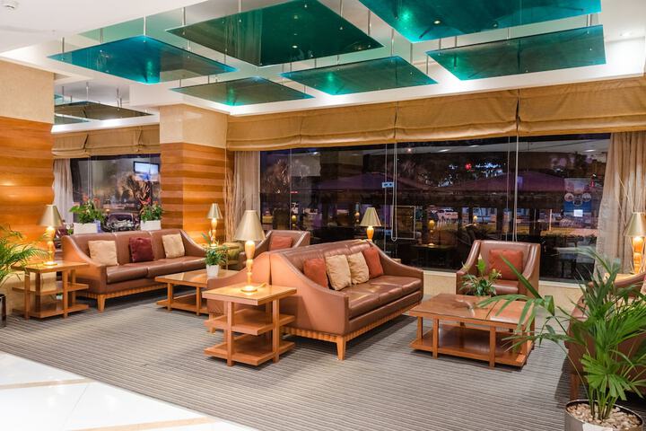 Entrance & Lobby