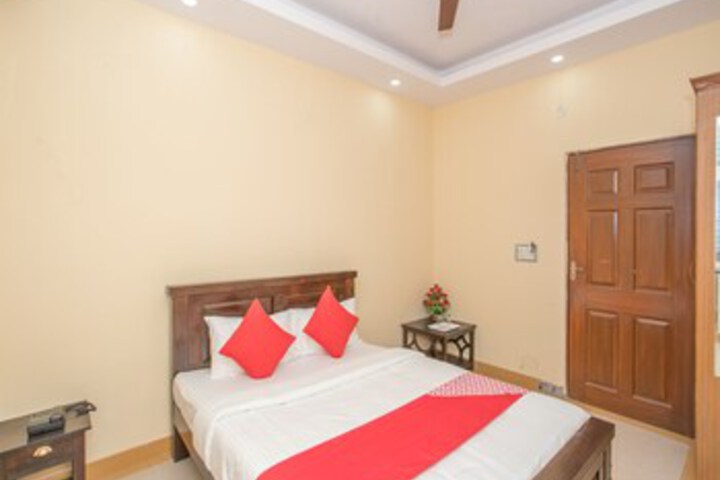 Room 13 of 27