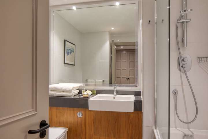 Room 27 of 52