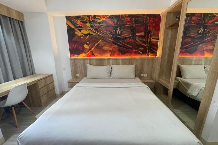 Room 4 of 12