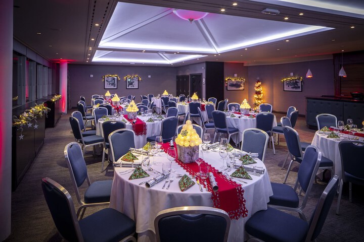 Ballroom/Hall 82 of 123