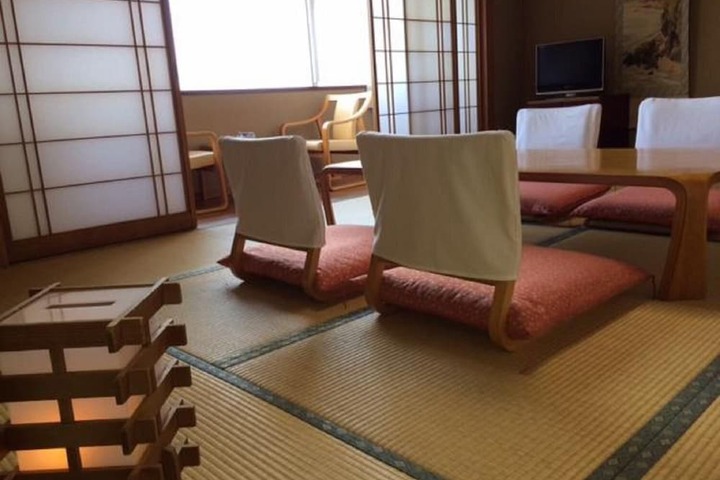Room 11 of 30