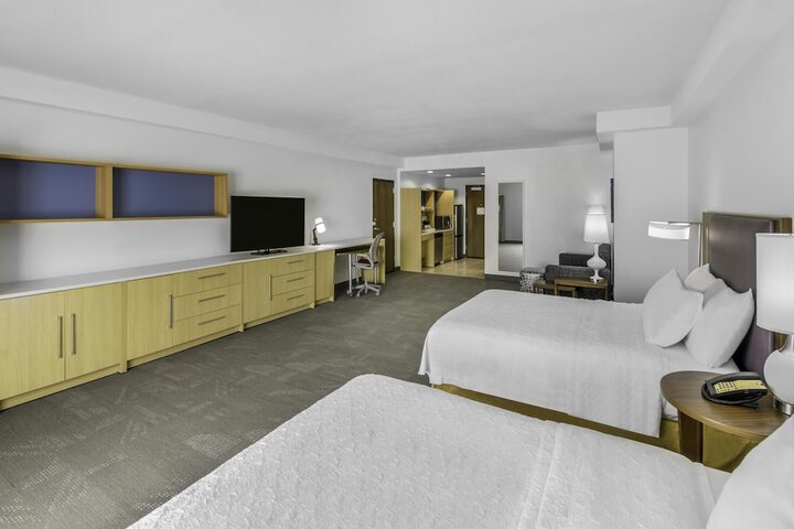Room 4 of 36