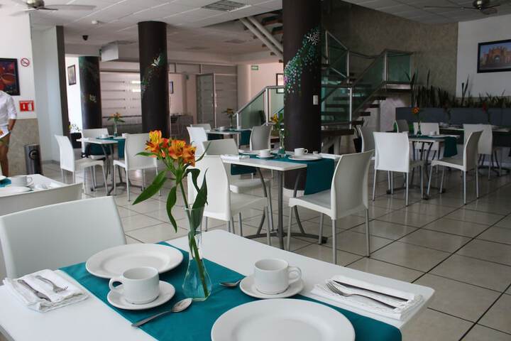 Dining 44 of 50