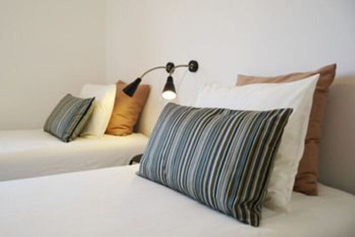 Room 6 of 12
