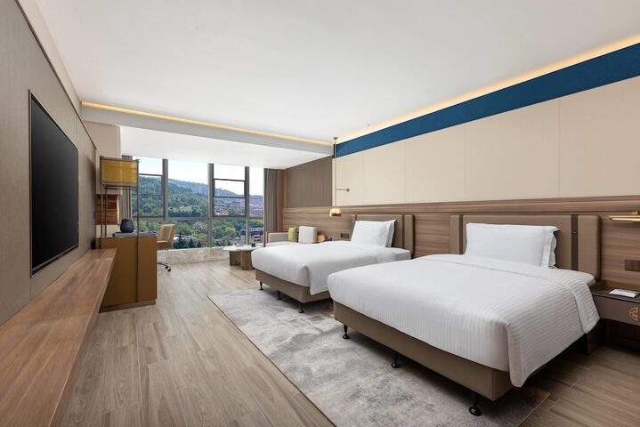 Room 8 of 18
