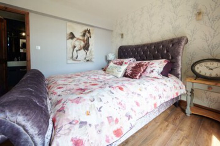 Room 6 of 42