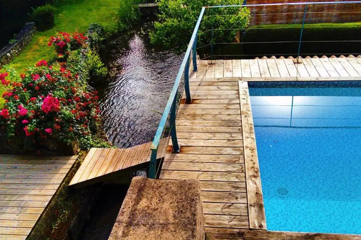 Pool 10 of 18