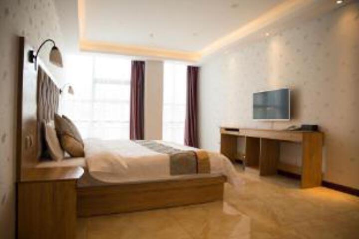 Room 6 of 8