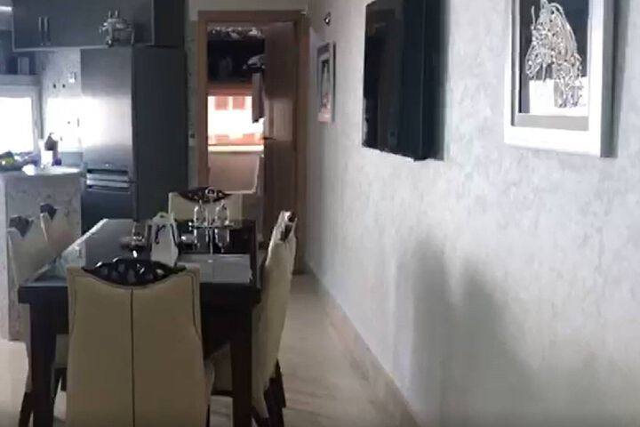 Room 6 of 14