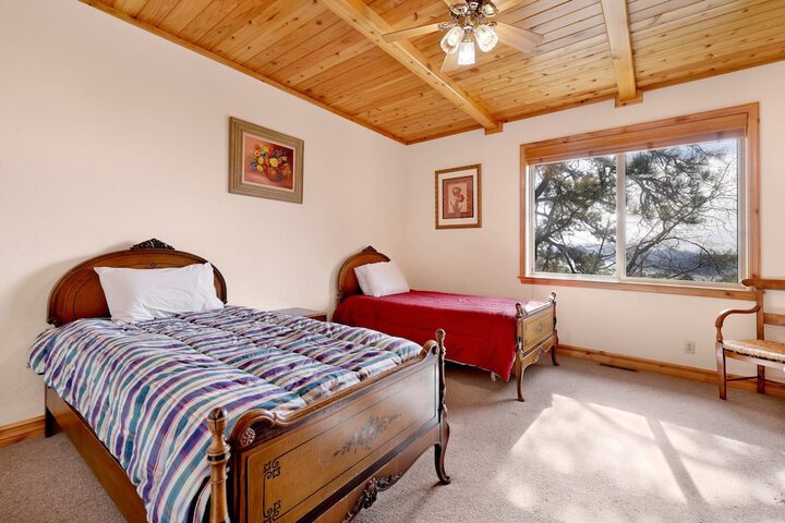 Room 4 of 25