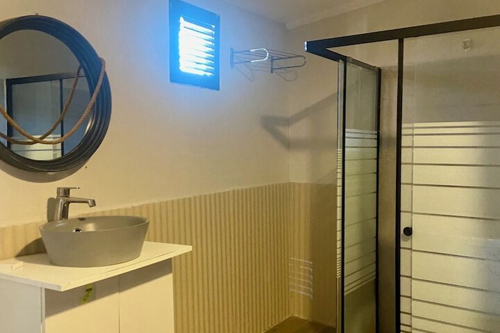 Room 10 of 12