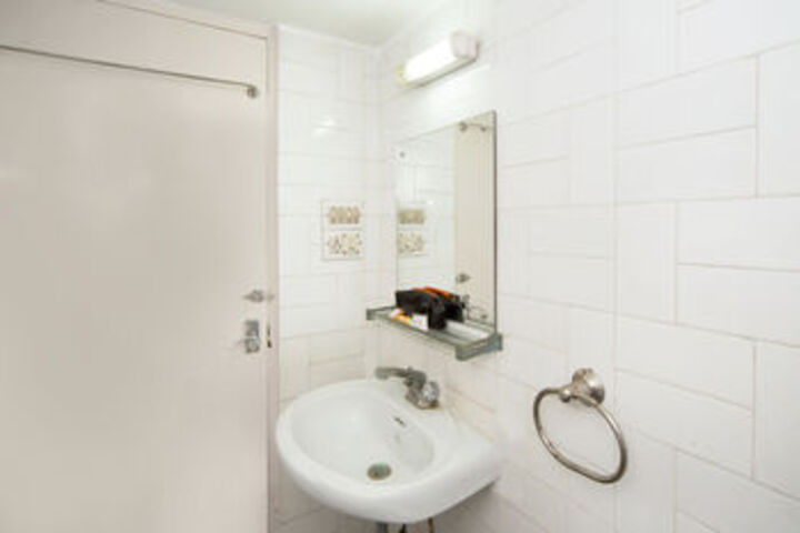 Room 7 of 42