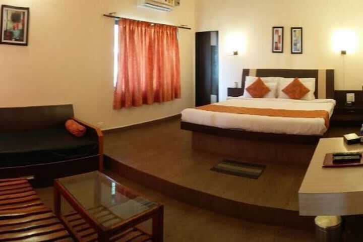 Room 4 of 25