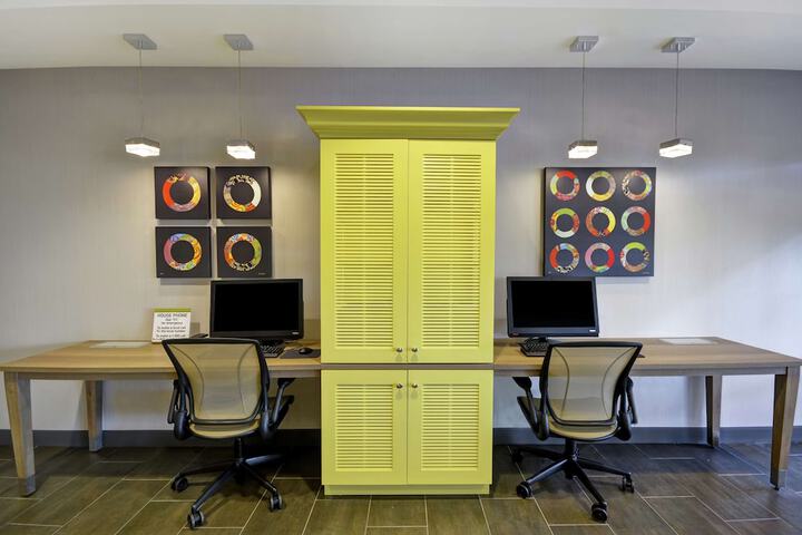 Business Center 44 of 49