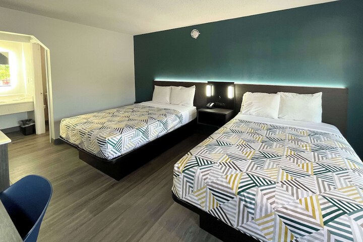 Room 13 of 26