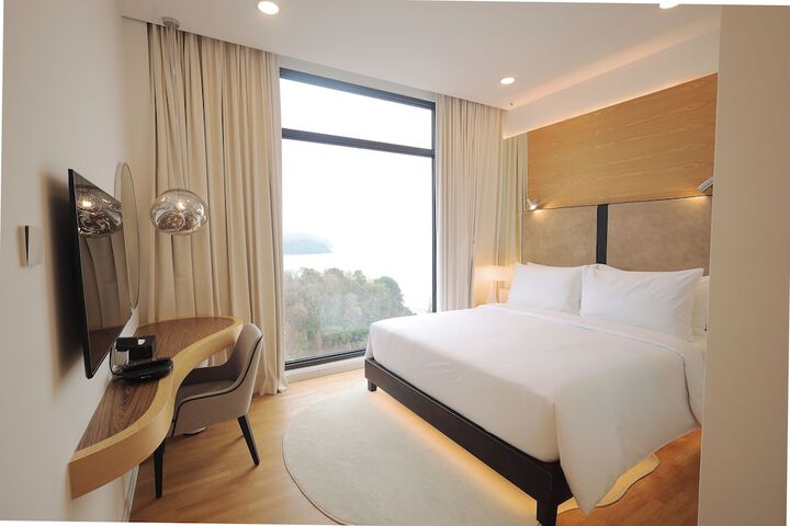 Room 32 of 60