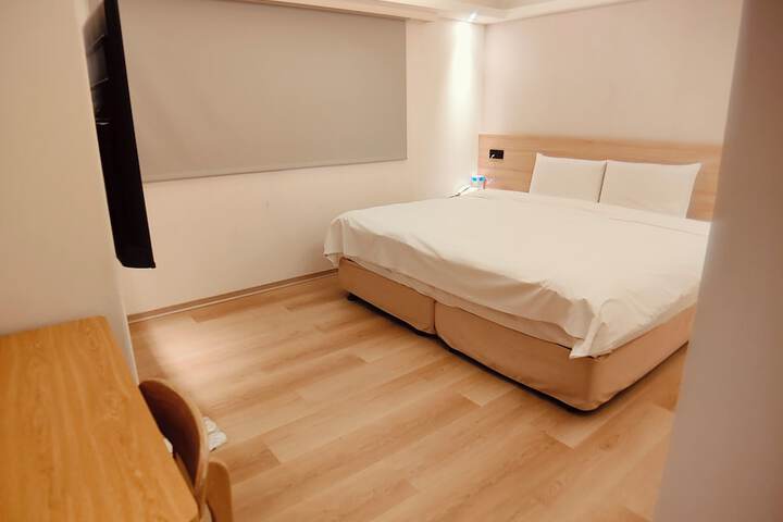 Room 17 of 51