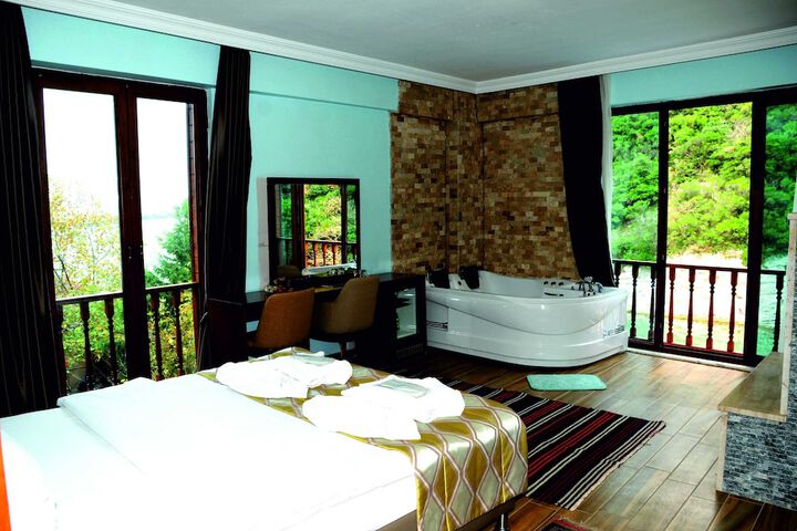 Room 4 of 34