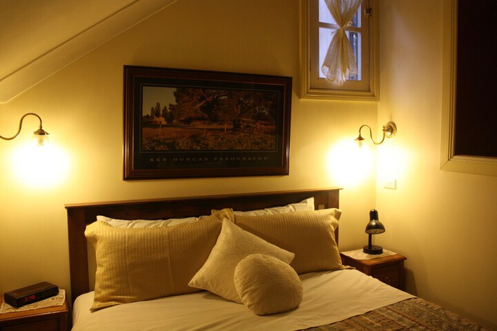 Room 5 of 18