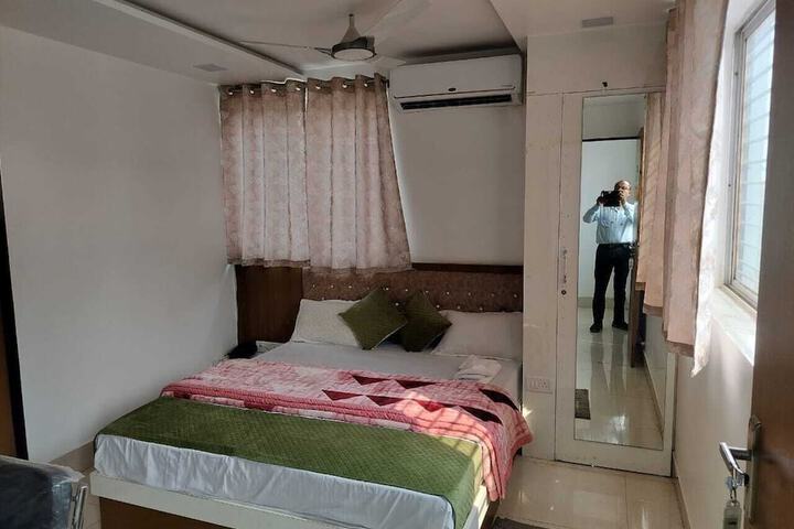 Room 5 of 32